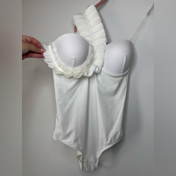Elegant White Ruffled Bathing Suit – Size Large – Never Worn - Picture 2 of 6